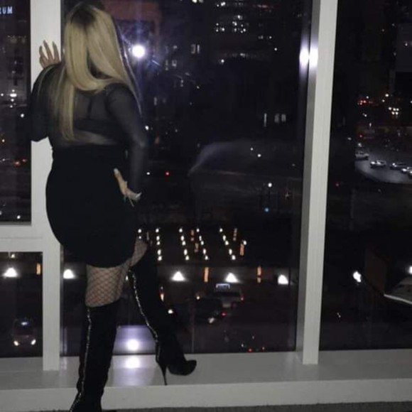 Meet your Posher, Erna Flow - Picture 1 of 2